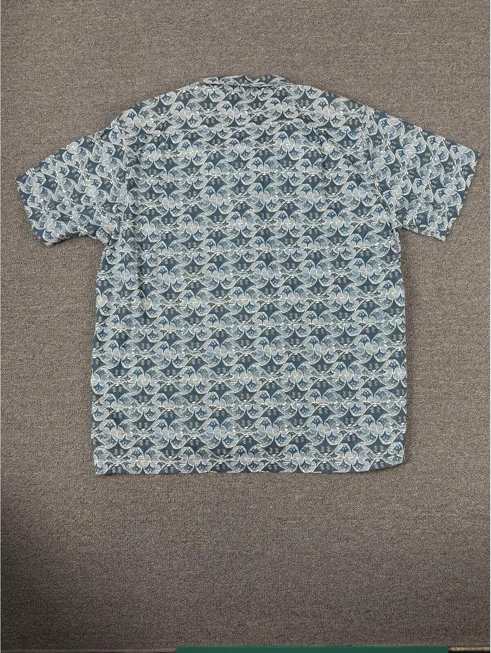 Patagonia Pataloha Men's XL Short Sleeve Hawaiian Shirt Blue Stingray Pattern - Picture 9 of 9